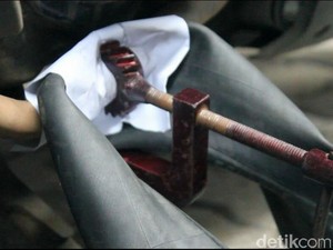 Heboh! Tukang Tambal Ban Patok Tarif Ganti Ban Rp 85 Ribu