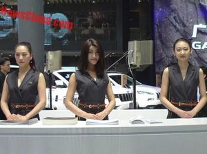 Beijing Motor Show 2016 Tanpa Gadis Seksi, yang Ada Hanya Gadis Brosur