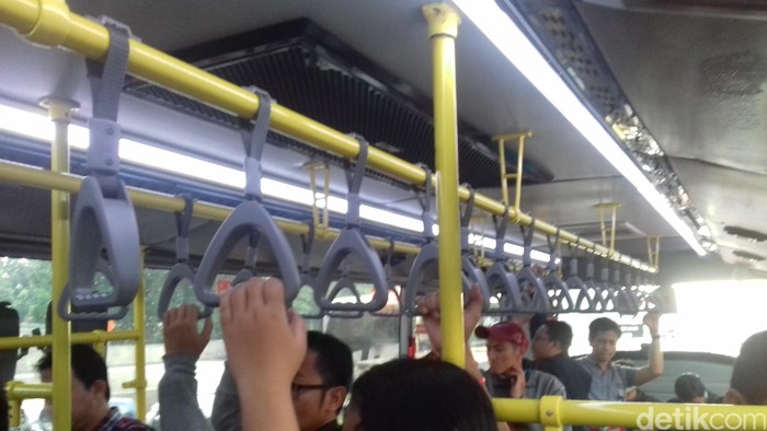 Kesan Pengguna TransJabodetabek dari Bekasi: Murah, Nyaman, Tapi Kena Macet