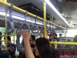 Kesan Pengguna TransJabodetabek dari Bekasi: Murah, Nyaman, Tapi Kena Macet
