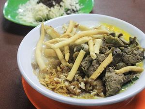 Tak Pernah Gagal, Bubur Ayam Komplet Selalu Nikmat Dilahap Hangat