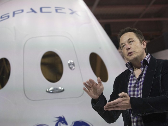 SpaceX CEO Elon Musk speaks after unveiling the Dragon V2 spacecraft in Hawthorne, California May 29, 2014. Space Exploration Technologies announced April 27, 2016, it will send uncrewed Dragon spacecraft to Mars as early as 2018, a first step in company founder Elon Musks goal to fly people to another planet. REUTERS/Mario Anzuoni/File Photo