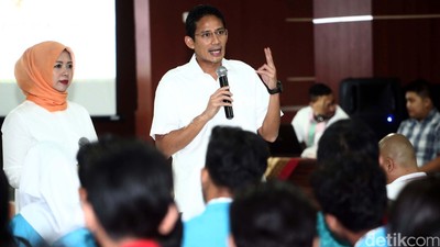 Bersama Istri, Sandiaga Uno Sosilasasi 4 Pilar Kebangsaan