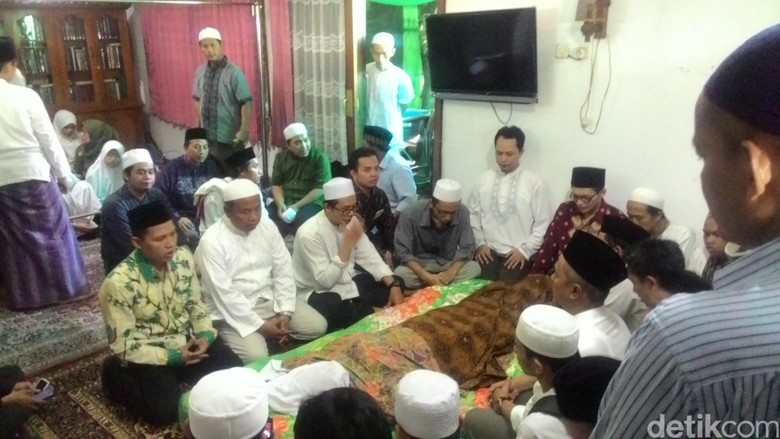 KH Ali Mustafa Yaqub dan Seruan Berhaji Cukup Sekali, Infak Ribuan Kali KH Ali Mustafa Yaqub dan Seruan Berhaji Cukup Sekali, Infak Ribuan Kali