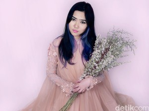 Sabet Piala MAMA 2016, Isyana Sarasvati Ingin Duet dengan IU