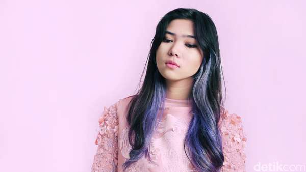 Throwback Gaya Isyana Sarasvati saat Pemotretan Celeb of The Month Throwback Gaya Isyana Sarasvati saat Pemotretan Celeb of The Month