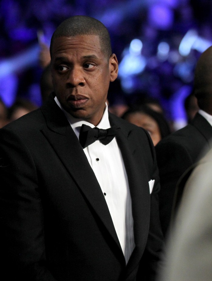567657487MW00076_Miguel_Cot LAS VEGAS, NV - NOVEMBER 21: Beyonce Knowles and Jay-Z look on before Miguel Cotto takes on Canelo Alvarez in their middleweight fight at the Mandalay Bay Events Center on November 21, 2015 in Las Vegas, Nevada. (Photo by Al Bello/Getty Images)