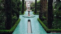 Bukan taman di istana atau kastil, ini adalah salah satu area di Masjid Raya Paris. Taman cantik ini membuat pemandangan terlihat begitu berbeda (Niken/detikTravel)