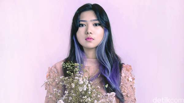 Throwback Gaya Isyana Sarasvati saat Pemotretan Celeb of The Month Throwback Gaya Isyana Sarasvati saat Pemotretan Celeb of The Month