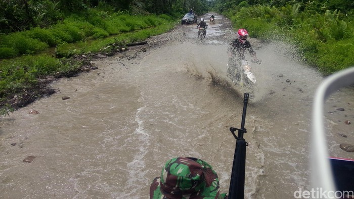 Kendarai Motor Trail, Panglima TNI dan KSAD Terobos Jalan Trans Papua