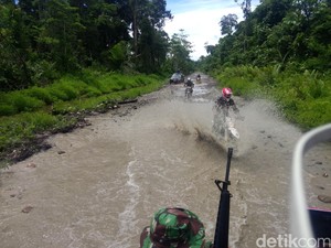 Kendarai Motor Trail, Panglima TNI dan KSAD Terobos Jalan Trans Papua