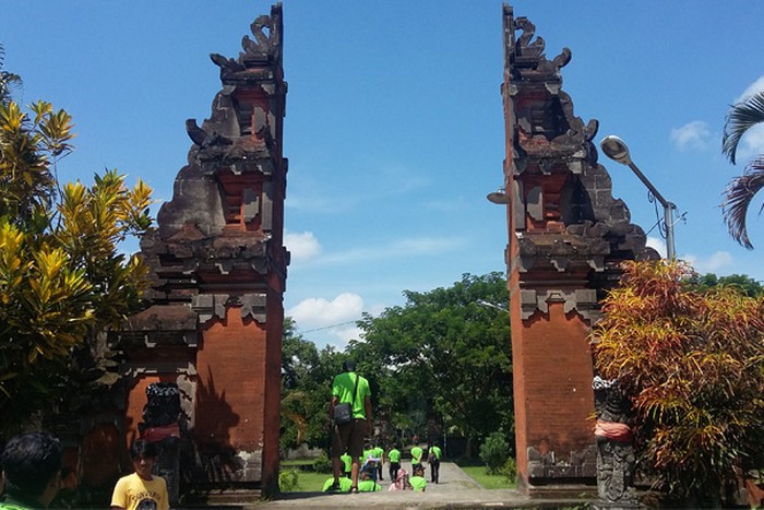 Yuk, Belajar Toleransi Agama Dari Pura Lingsar di Lombok
