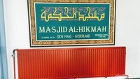 Awalnya, masjid ini dibangun atas pemberian dari seorang WNI kepada komunitas Muslim RI yang telah membantu mengurus jenazah saudaranya saat di Belanda. Awalnya, ini adalah gereja (Niken/detikTravel)