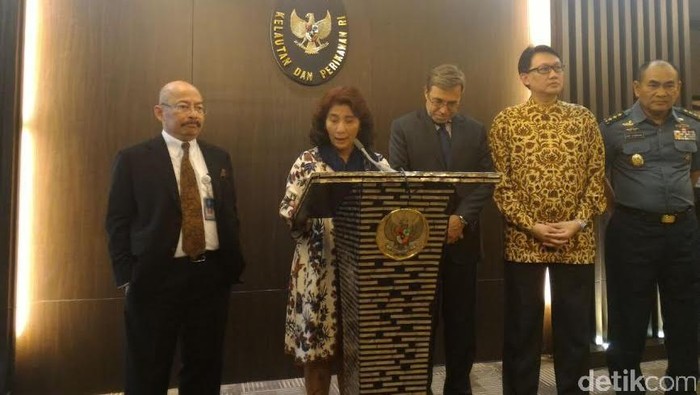 Menteri Susi Serahkan Kapal Hua Li Buronan Interpol ke Pemerintah Argentina