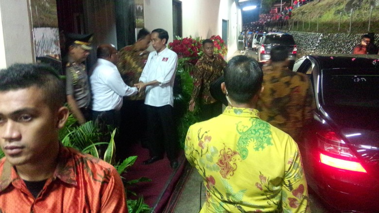 Presiden Jokowi Saksikan Pertandingan Persipura Vs Persija di Papua Presiden Jokowi Saksikan Pertandingan Persipura Vs Persija di Papua
