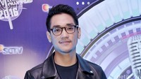 Jaket kulit hitam bikin Afgan makin kece. Pool/Noel/detikFoto.