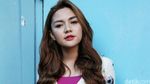 Vicky Shu Pamer Kaki Jenjang