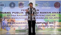 Ahok menyambut pembukaan RPTRA tersebut dengan antusias.