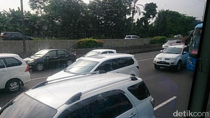 Lalin di Tol Cikampek Lancar, Tersendat di Halim Hingga Semanggi