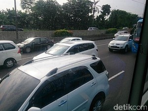 Lalin di Tol Cikampek Lancar, Tersendat di Halim Hingga Semanggi