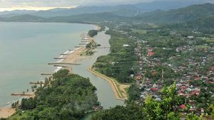 Indahnya Painan Dilihat dari Bukit Langkisau