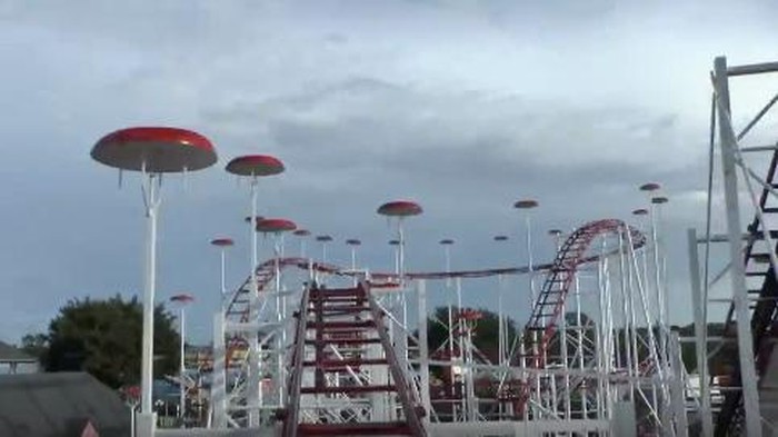 Ngeri! Sabuk Pengaman Lepas Saat Naik Roller Coaster di AS