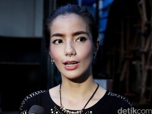 Sidang Cerai Perdana Sheila Marcia, Aryani Fitriana Mantap Berhijab