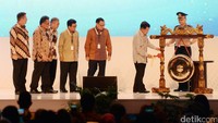 Jusuf Kalla secara resmi membuka The 55th ACI - Financial Market Association (ACI-FMA) World Congress di Jakarta, Jumat (29/04/2016). 