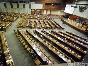 Sempat Tertunda, Paripurna DPR Bahas Calon Kapolri Digelar Hari Ini