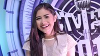 Prilly tampak sumringah.  Pool/Noel/detikFoto.