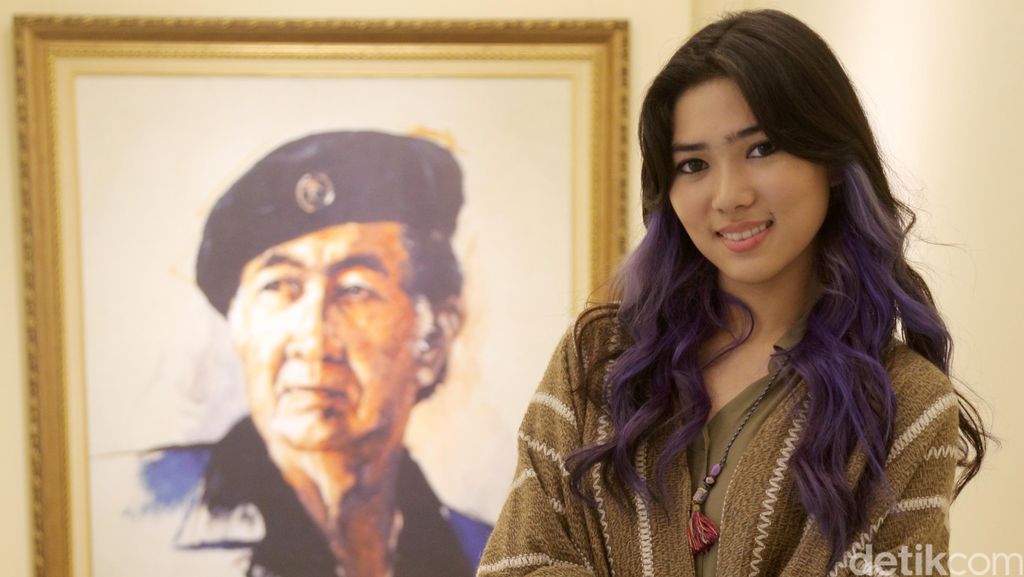 Throwback Gaya Isyana Sarasvati saat Pemotretan Celeb of The Month
