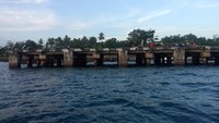 Kabupaten Biak Numfor memiliki tiga pulau besar, yaitu pulau Biak, Pulau Supiori (sekarang Kabupaten Supiori), dan Pulau Numfor. Selain itu terdapat pula terdapat pulau-pulau yang cukup banyak jumlahnya. Hampir semua pulau itu dihuni penduduk. Daerah ini memang kaya akan obyek wisata. Ahmad Masaul Khoiri/detikcom  