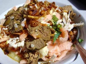 Gurih Enak Bubur Tasik dengan Suwiran Ayam Kampung yang Melimpah