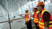 Budi Karya Sumadi meninjau pembangunan Terminal 3 Ultimate Soekarno-Hatta.