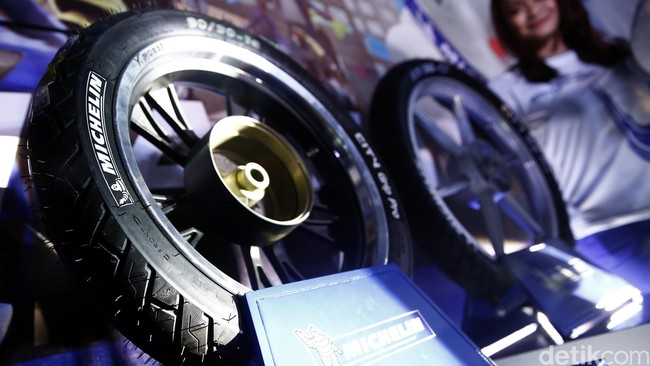 5 Cara Bikin Ban Motor Awet