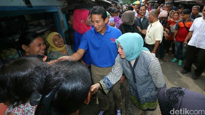 Sandiaga Uno Blusukan di Pasar Kebon Pala