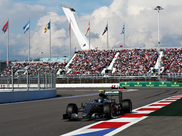 Rosberg Menang Lagi, Balapan Rio Berakhir Dini