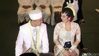 Ratu Felisha dan Ari Pujianto menikah 30 April 2016. Pernikahan ini merupakan yang kedua dari sang artis. (Foto: Dicky Ardian/detikcom)