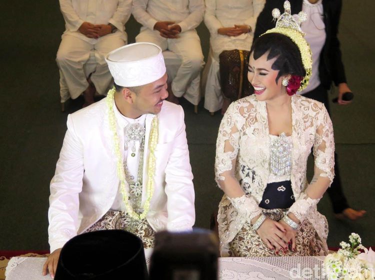 Ratu Felisha dan Ari Pujianto Akan Cerai, Intip Lagi Momen Mesra Mereka