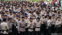 Ribuan petugas gabungan dari TNI Dan Polri menggelar apel gabungan Di bunderan Hotel Indonesia, Minggu (1/5/2016).