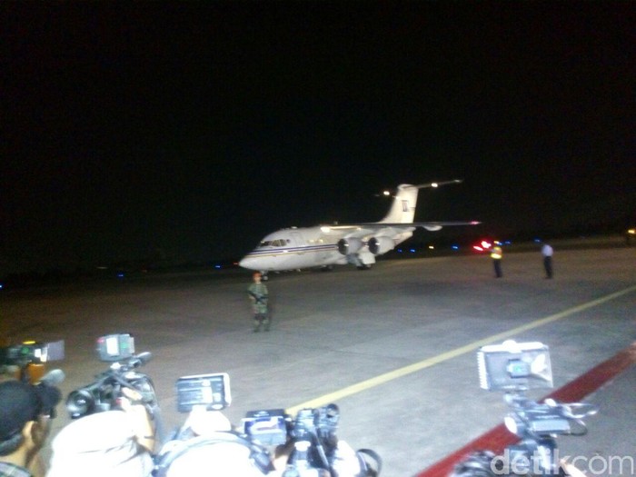Pesawat yang Membawa 10 WNI Tiba di Halim Perdanakusuma