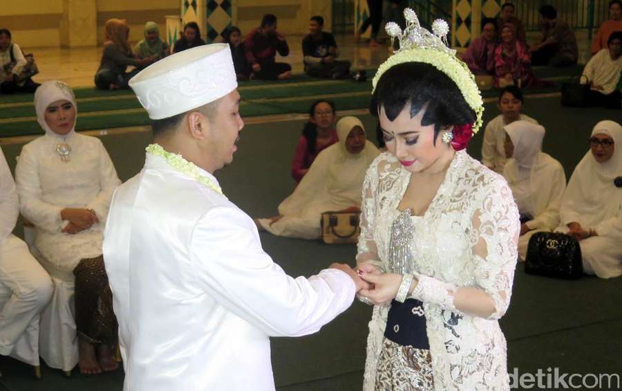 Ratu Felisha dan Ari Pujianto Resmi Menikah
