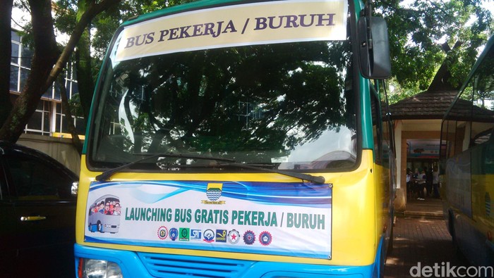 Menaker Hanif dan Ridwan Kamil Luncurkan Bus Gratis Khusus Buruh di Bandung