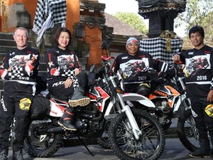 Kendarai Viar Cross X 200GT, 4 Rider Jelajahi Indonesia Timur Selama 1 Bulan