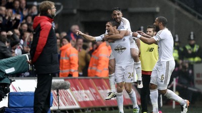 Swansea Kalahkan Liverpool 3-1