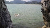 Nama Teluk Jantang memang belum begitu populer di kalangan traveler. Letak pantai ini di Desa Jantang, Kecamatan Lhoong, Aceh Besar atau sekitar satu jam perjalanan dari Banda Aceh (Agus Setyadi/detikTravel)