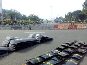 Kawat Berduri dan Polisi Bersiaga Amankan Aksi Buruh di Depan Istana