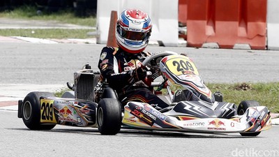 Barrichello-Sergio Buru Podium di Elite Speedway Subang