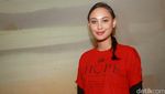 Senyum Manis Alessandra Usman