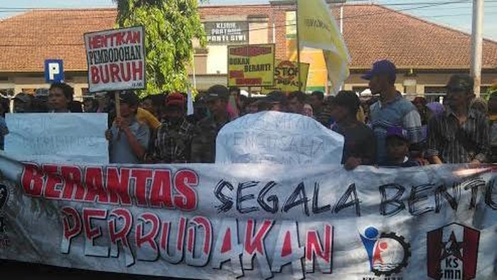 Dua Kelas Ambruk, Puluhan Murid SDN Kalen Belajar di Musala